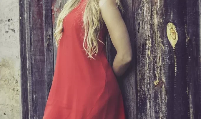 outdoor person wood girl old barn 692349 pxhere.com